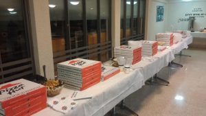 Tasty pizza, pasta and salads ready before the end of the seminar