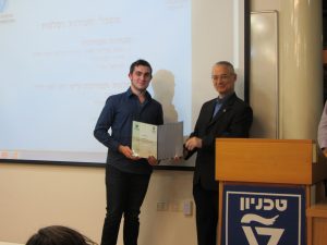 Nuriel Taran receiving diploma from Prof. Oshman